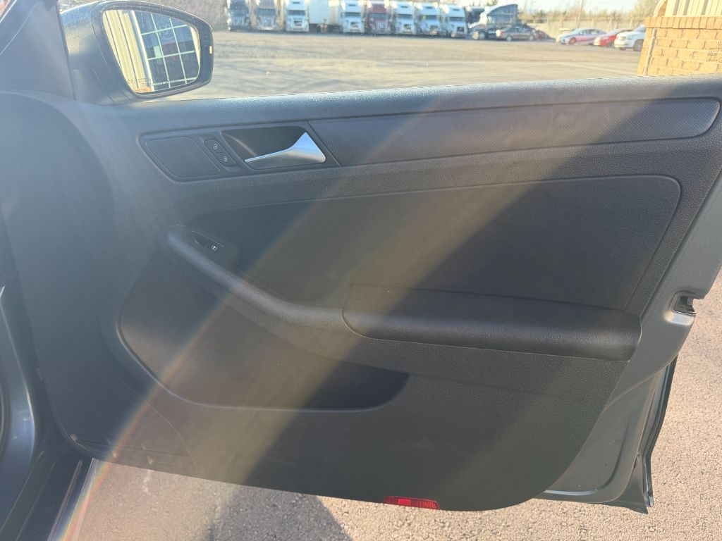 2011 Volkswagen Jetta SE - Photo 25